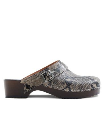 Clogs: Πώς να τα φορέσετε σαν fashion editor αυτή την άνοιξη – Plus τα ωραιότερα 4