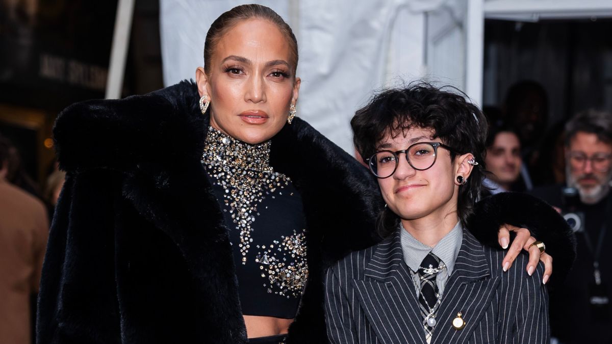Jennifer Lopez: H masculine εμφάνιση της non binary κόρης της στο Broadway 1