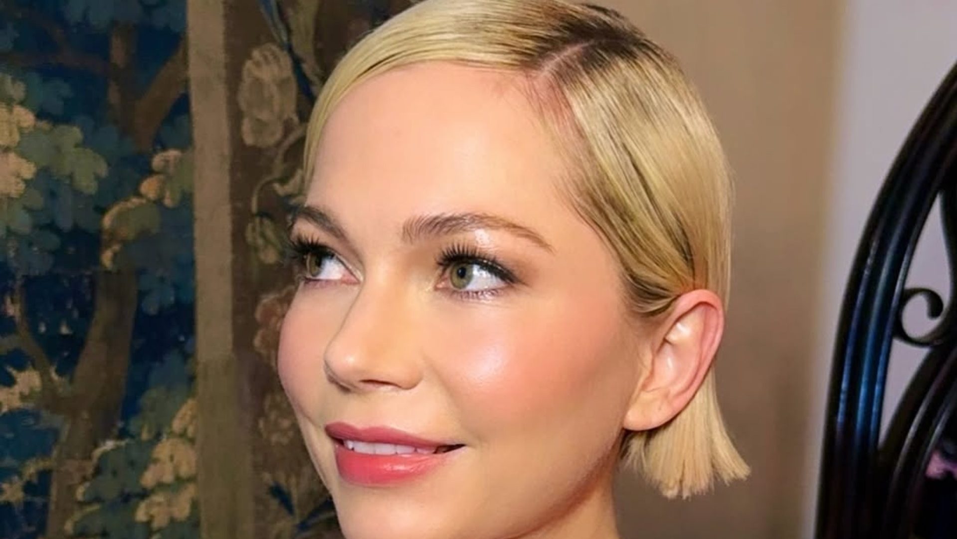 Michelle Williams: Τα magenta νύχια της είναι η απόλυτη ανοιξιάτικη τάση 1