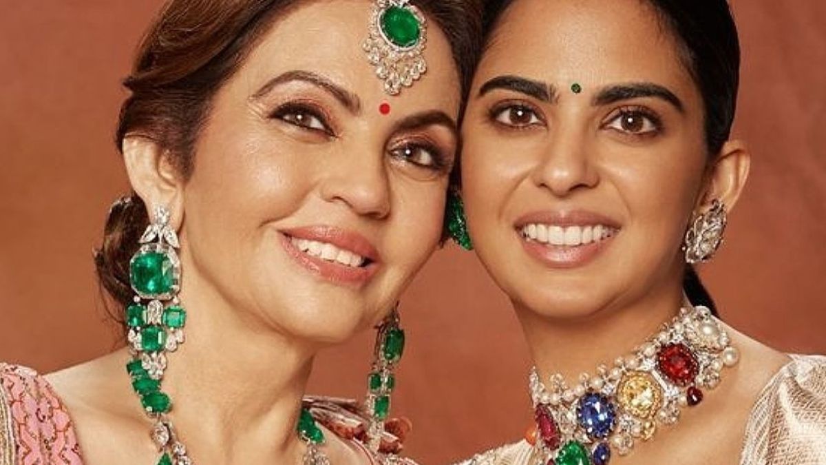 Αυτή η καρφίτσα αλλάζει τους κανόνες: Η Nita Ambani τη φοράει στο μανίκι της 1