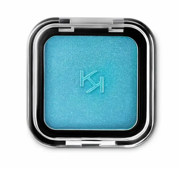 Samantha Chapman: Η makeup artist των διασήμων δείχνει πώς να φορέσετε τη γαλάζια σκιά “χωρίς φόβο” 4