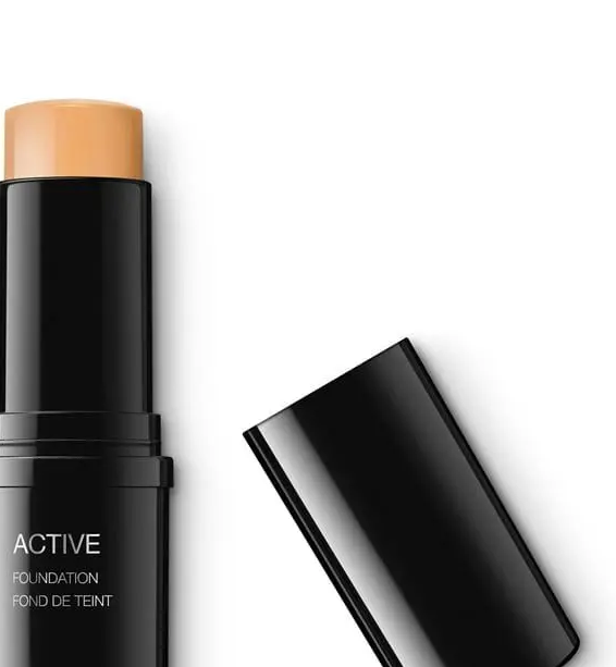 Τα top stick foundations που χαρίζουν κάλυψη και λάμψη 4