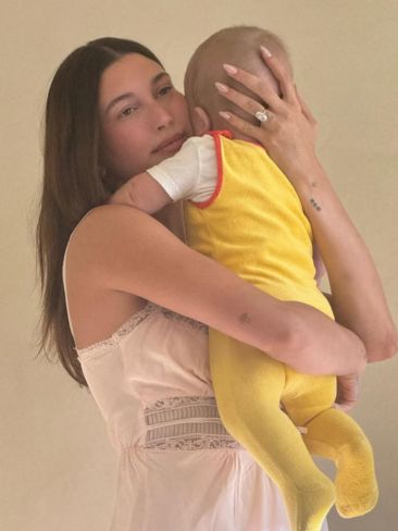 Hailey Bieber: Μοιράστηκε μια τρυφερή στιγμή με τον γιο της, Jack για το Πάσχα 2