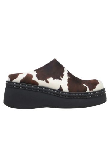 Clogs: Πώς να τα φορέσετε σαν fashion editor αυτή την άνοιξη – Plus τα ωραιότερα 6