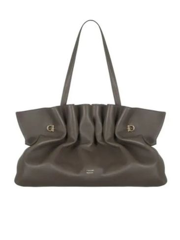 Γυναίκες άνω των 50: Αυτά είναι τα απαραίτητα κομμάτια για μια capsule γκαρνταρόμπα 7