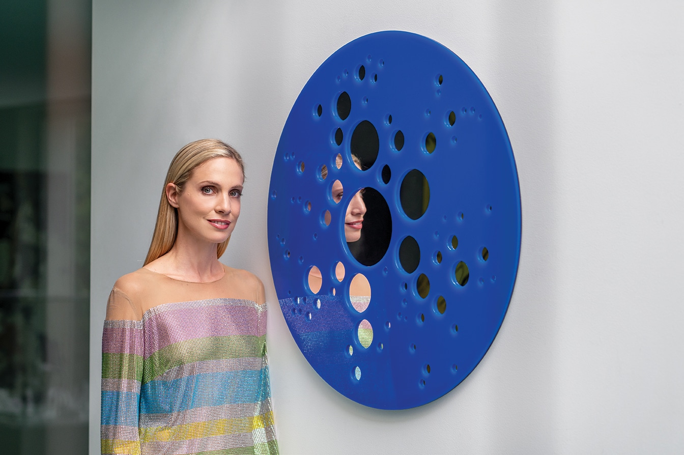 Το ενήλικο girly φόρεμα της Έμιλυ Βαφειά είναι τέλειο για το Πάσχα – Το βρήκαμε 1