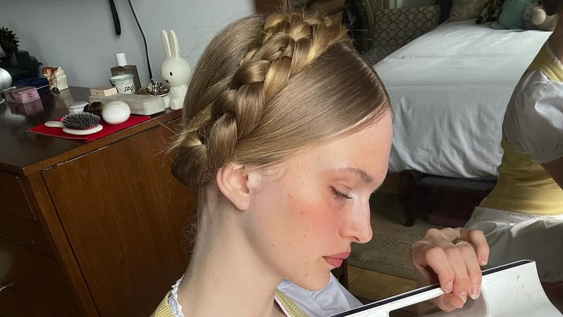 Σας αρέσουν οι πλεξούδες; Αυτό είναι το απόλυτο hair look της άνοιξης 1