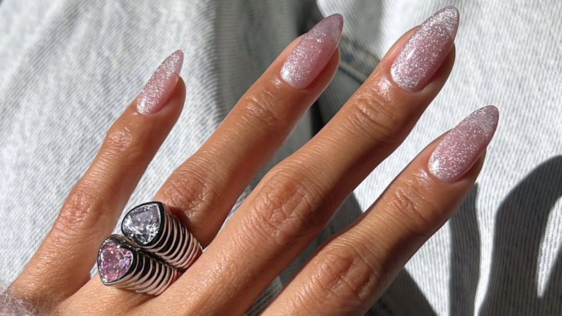Like a diamond: Τα σχέδια στα νύχια που θα σας χαρίσουν το πιο λαμπερό μανικιούρ 1