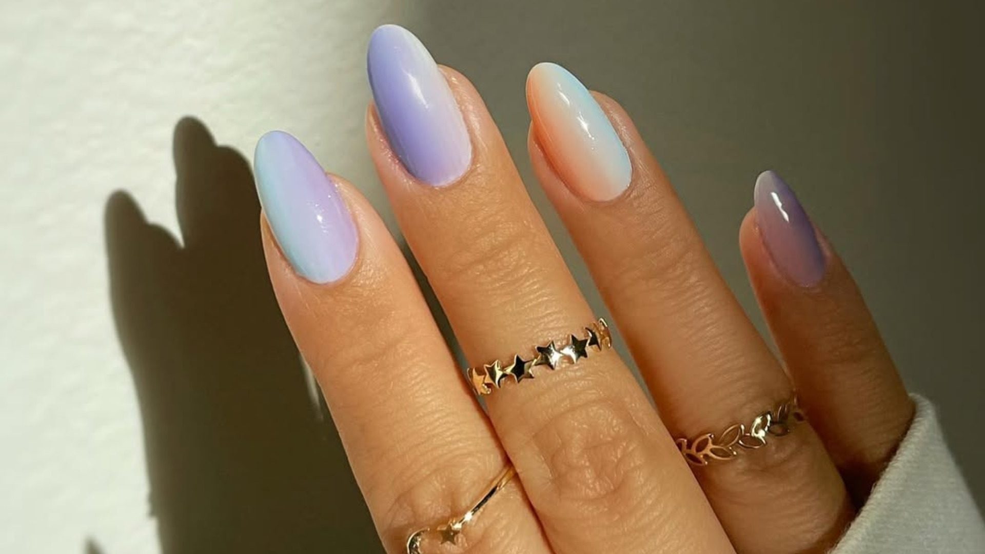 Sorbet nails: Η τάση που θα φέρει το καλοκαίρι στα νύχια σας 1