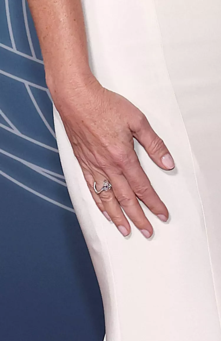 Gwyneth Paltrow: Υιοθέτησε την πιο κομψή απόχρωση του ροζ στα νύχια της και θα τη δοκιμάσουμε κι εμείς 2