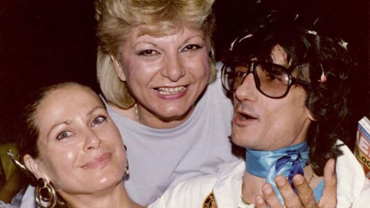 Back to the 80’s: Η Ελένη Ερήμου και ο Στάθης Ψάλτης απολαμβάνουν τη Τζένη Βάνου σε νυχτερινή έξοδο 1