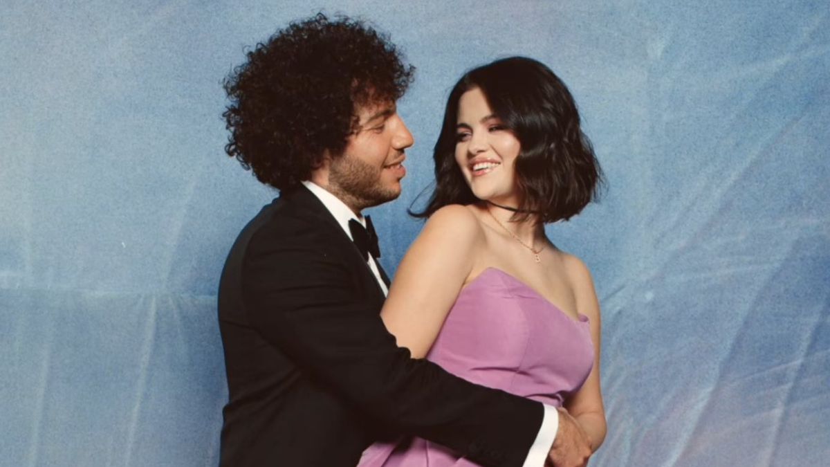 Selena Gomez: Ο Benny Blanco τής χάρισε τον χορό αποφοίτησης που δεν έζησε ποτέ 1