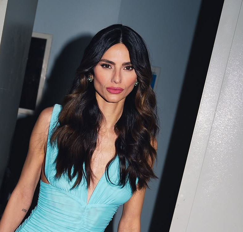 H Ηλιάνα Παπαγεωργίου φοράει το κραγιόν του καλοκαιριού που ταιριάζει σε όλες 3