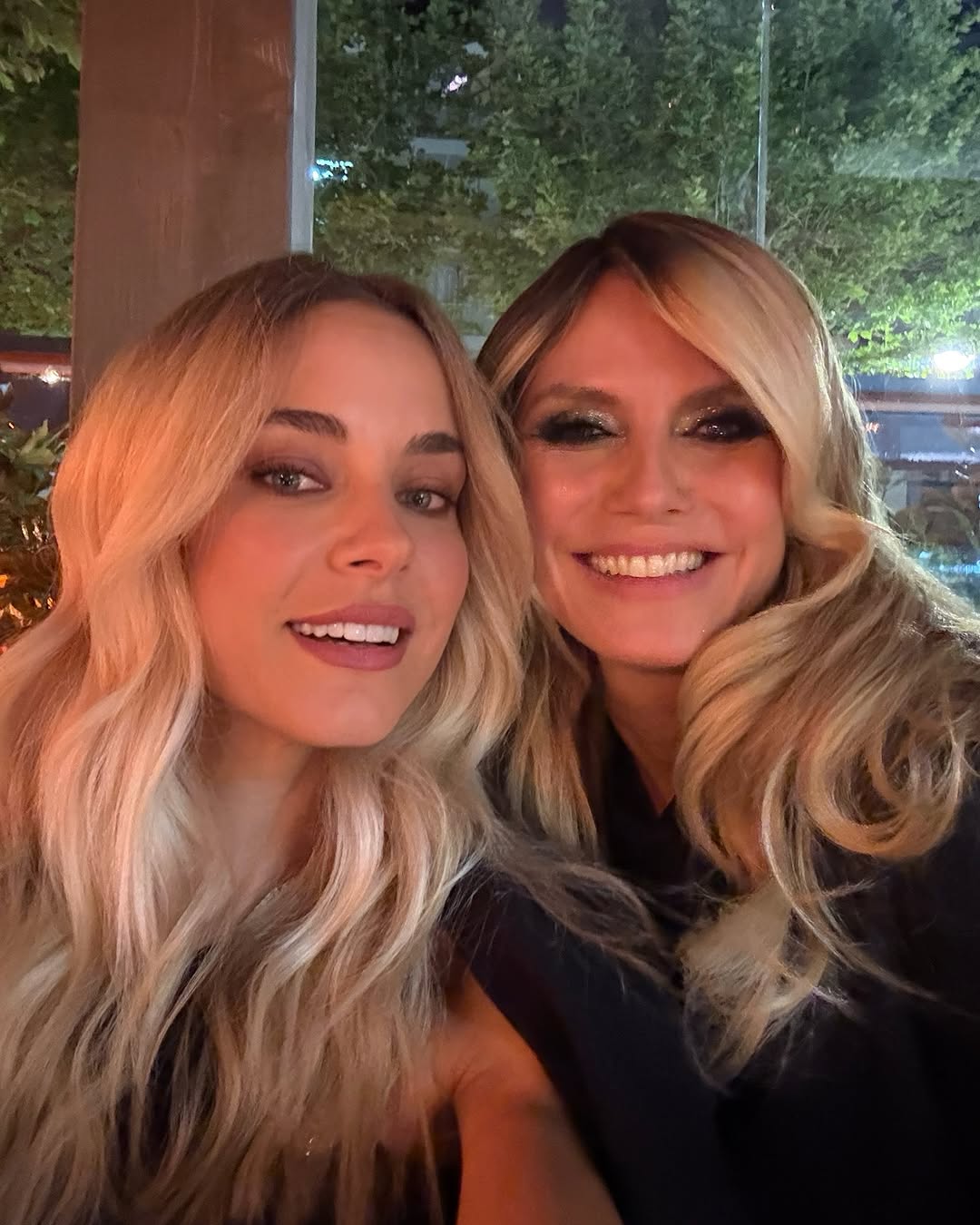 Συνάντηση Ομορφιάς στις Κάννες: H Δούκισσα Νομικού ποζάρει με την Andie MacDowell, την Eva Longoria και τη Heidi Klum 3