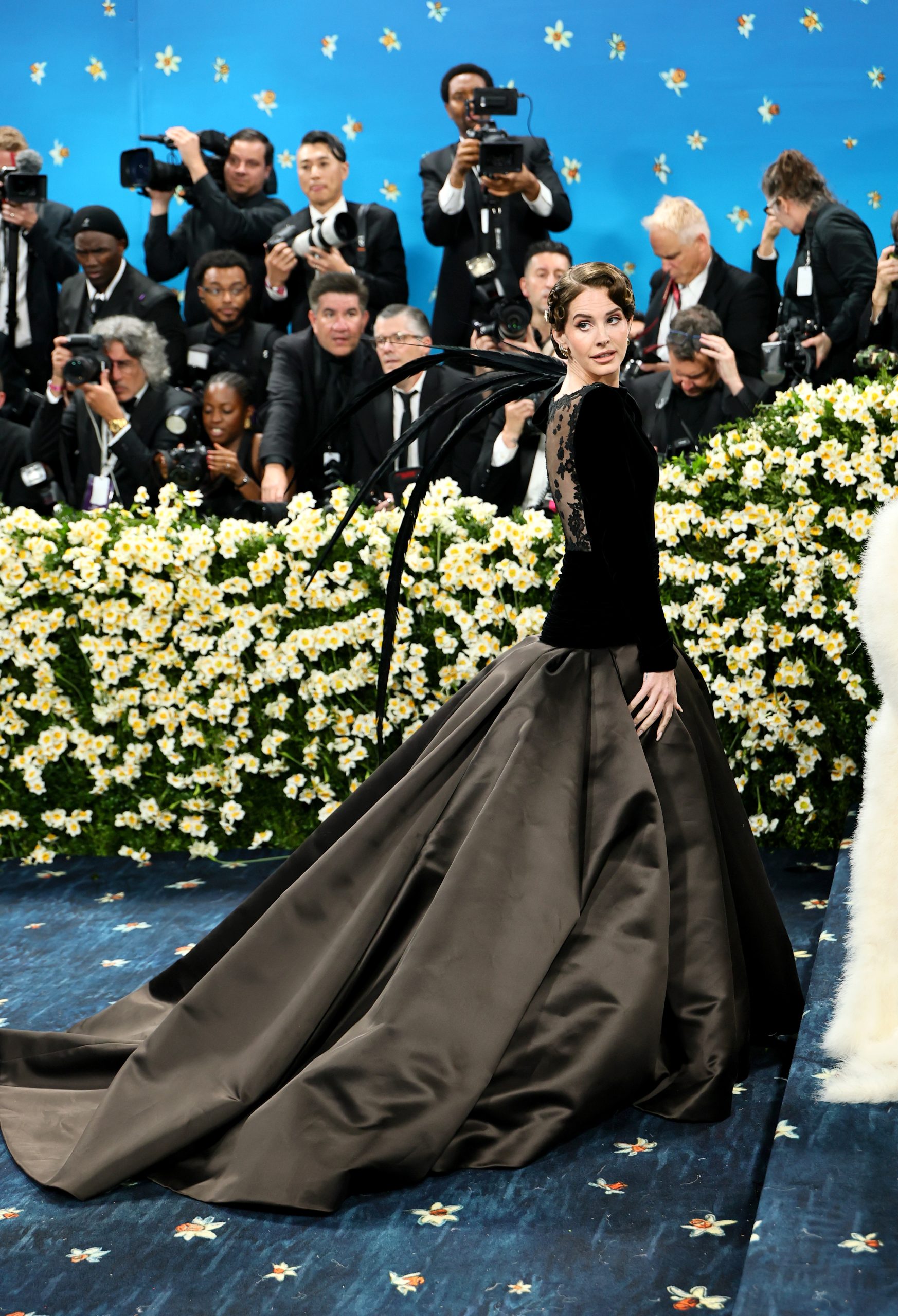 Met Gala 2025: Μπλε χαλί, νάρκισσοι και θριαμβευτικές εμφανίσεις – Τρίτη φορά έγκυος η Rihanna 7