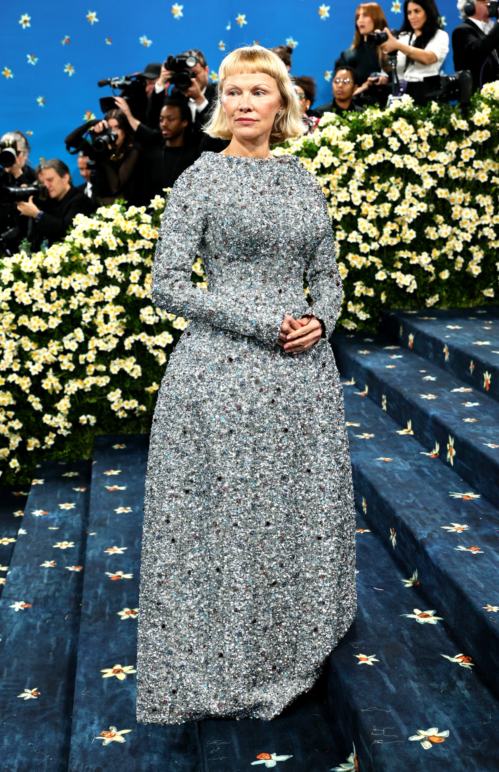 Met Gala 2025: Μπλε χαλί, νάρκισσοι και θριαμβευτικές εμφανίσεις – Τρίτη φορά έγκυος η Rihanna 17