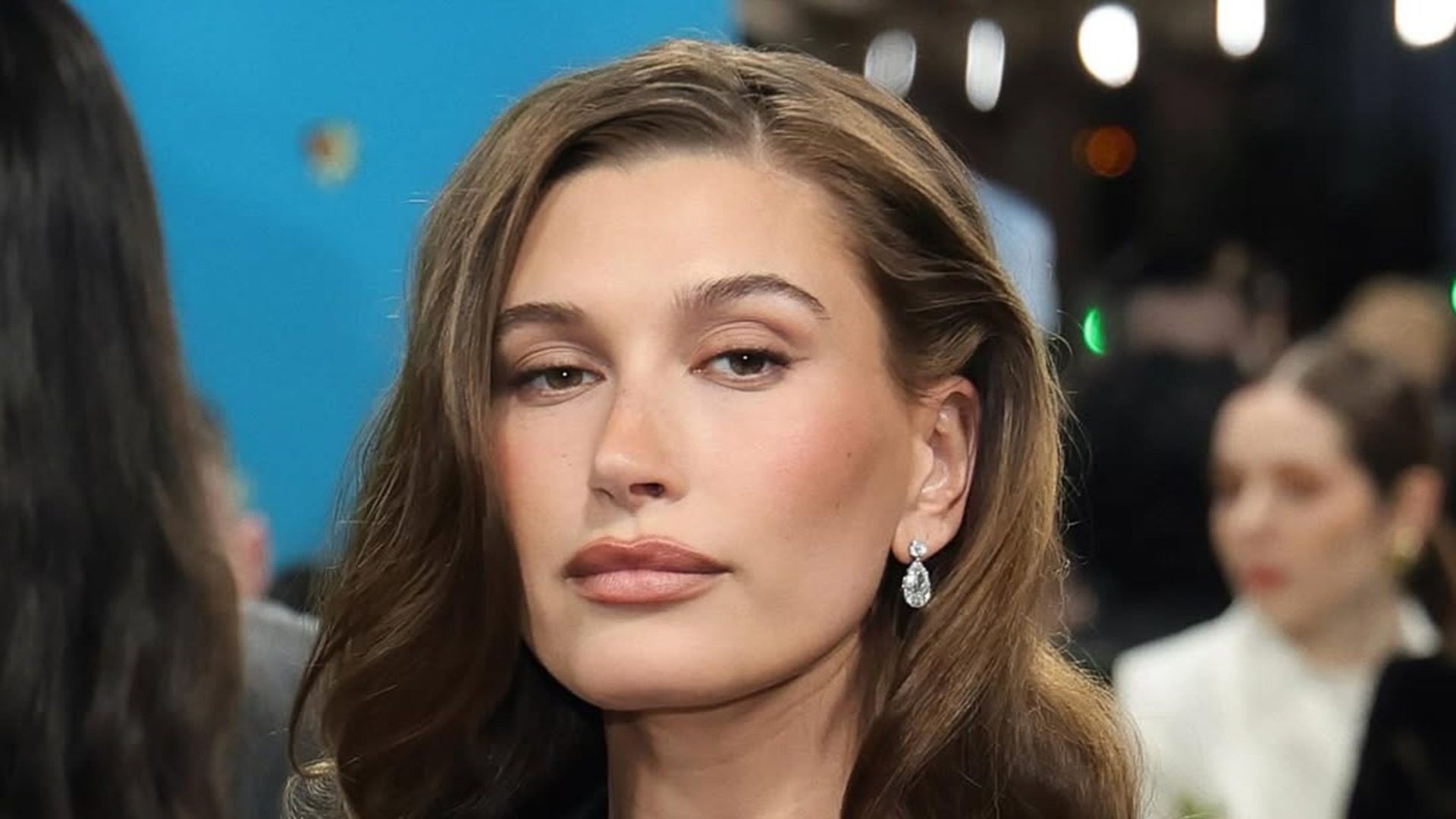 Hailey Bieber: Bήμα-βήμα το hair look της από το MET Gala 2025 1