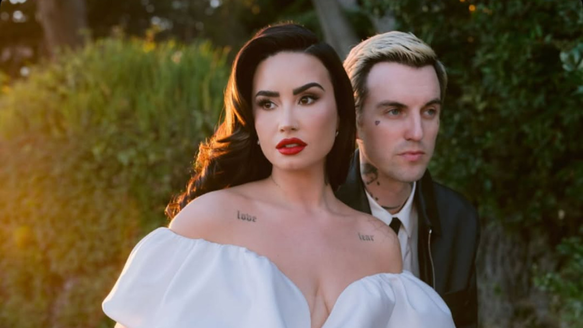 Η Demi Lovato παντρεύτηκε και φόρεσε -όχι ένα, αλλά δύο παραμυθένια νυφικά 1