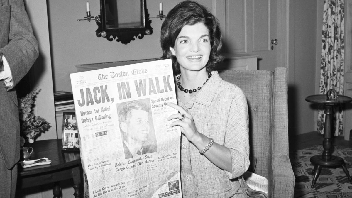 Αυτή η προσιτή τάση στα κοσμήματα ξεκίνησε στην πραγματικότητα από τη Jackie Kennedy 1