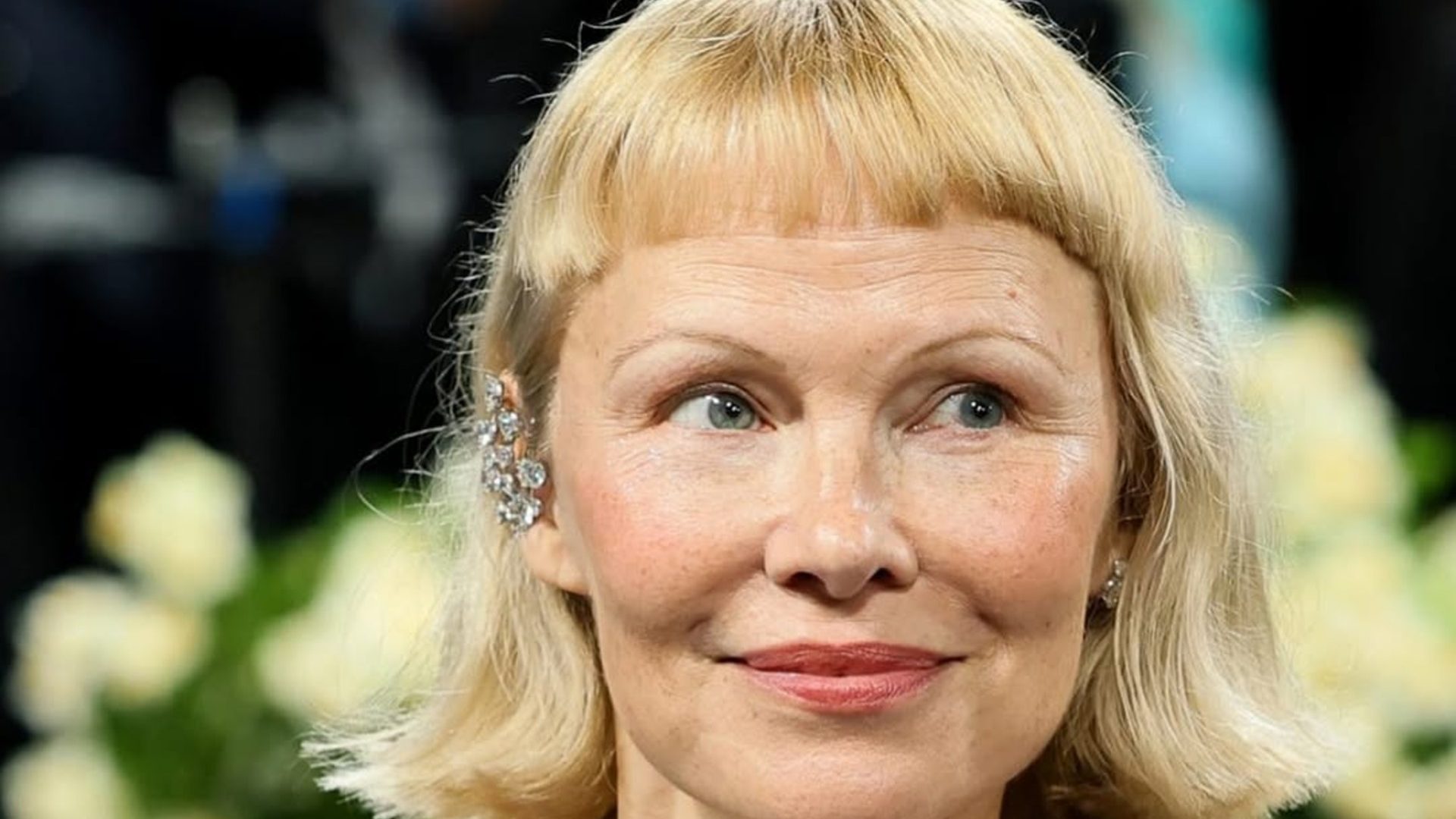 Pamela Anderson: Το hair look-έκπληξη που επέλεξε για το φετινό MET Gala 1