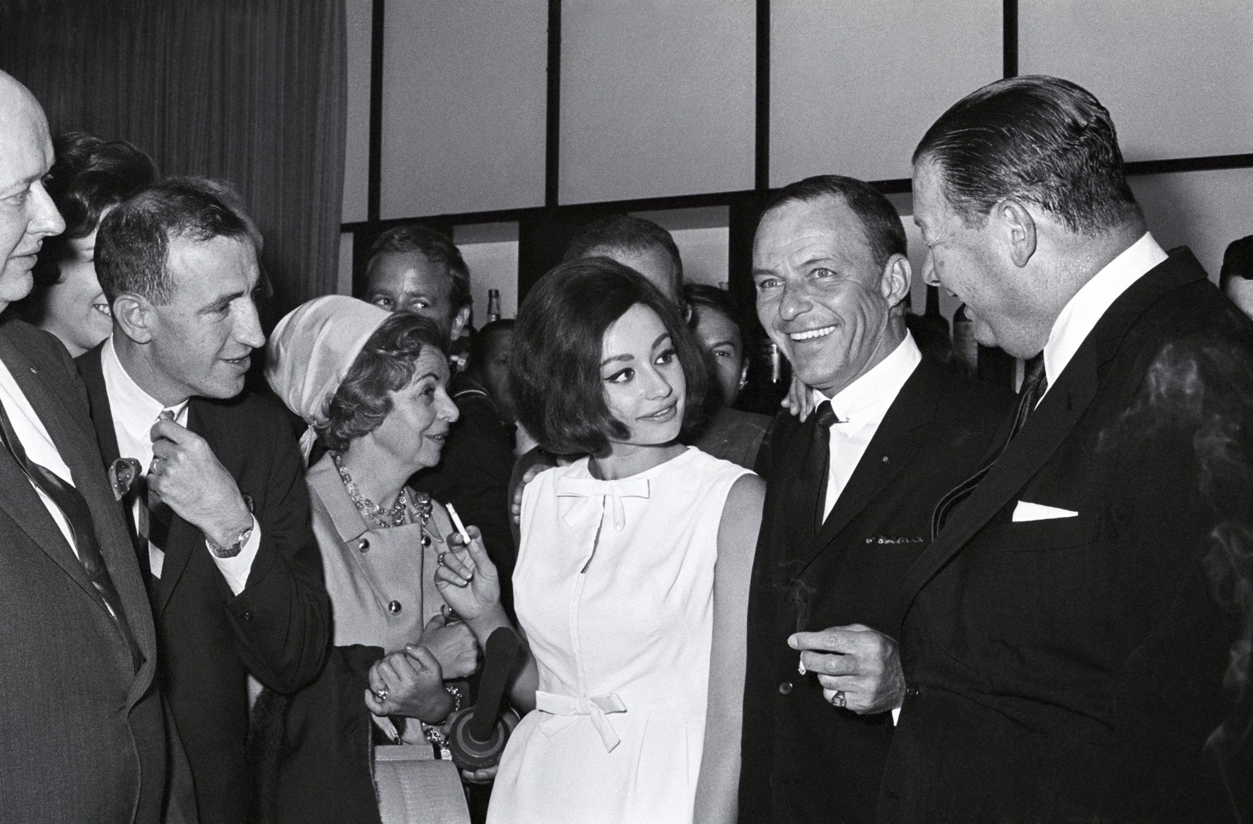 Ραφαέλα Καρά- Φρανκ Σινάτρα: Η αλήθεια για τον «κρυφό» δεσμό τους 