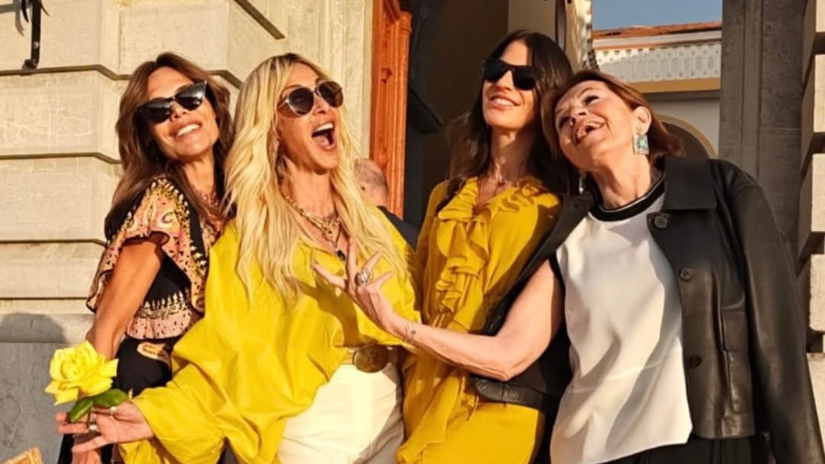 Η Άννα Βίσση έγινε νονά- Βάφτισε τον γιο του Γιάννη και της Δήμητρας Κούστα 1