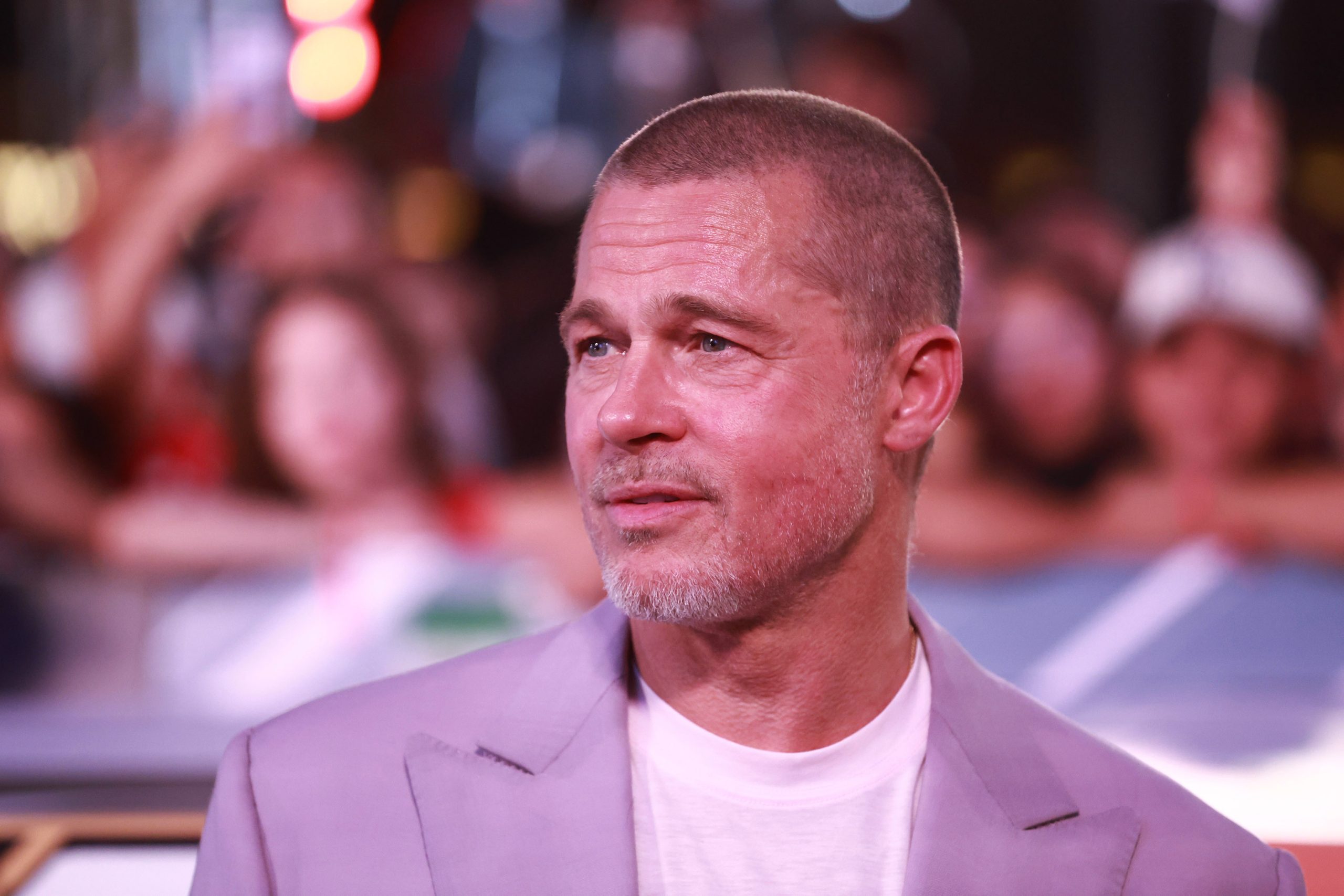 Ο Brad Pitt με νέο κούρεμα- Η ανανεωμένη εμφάνιση στο κόκκινο χαλί της “F1” στο Μεξικό 1