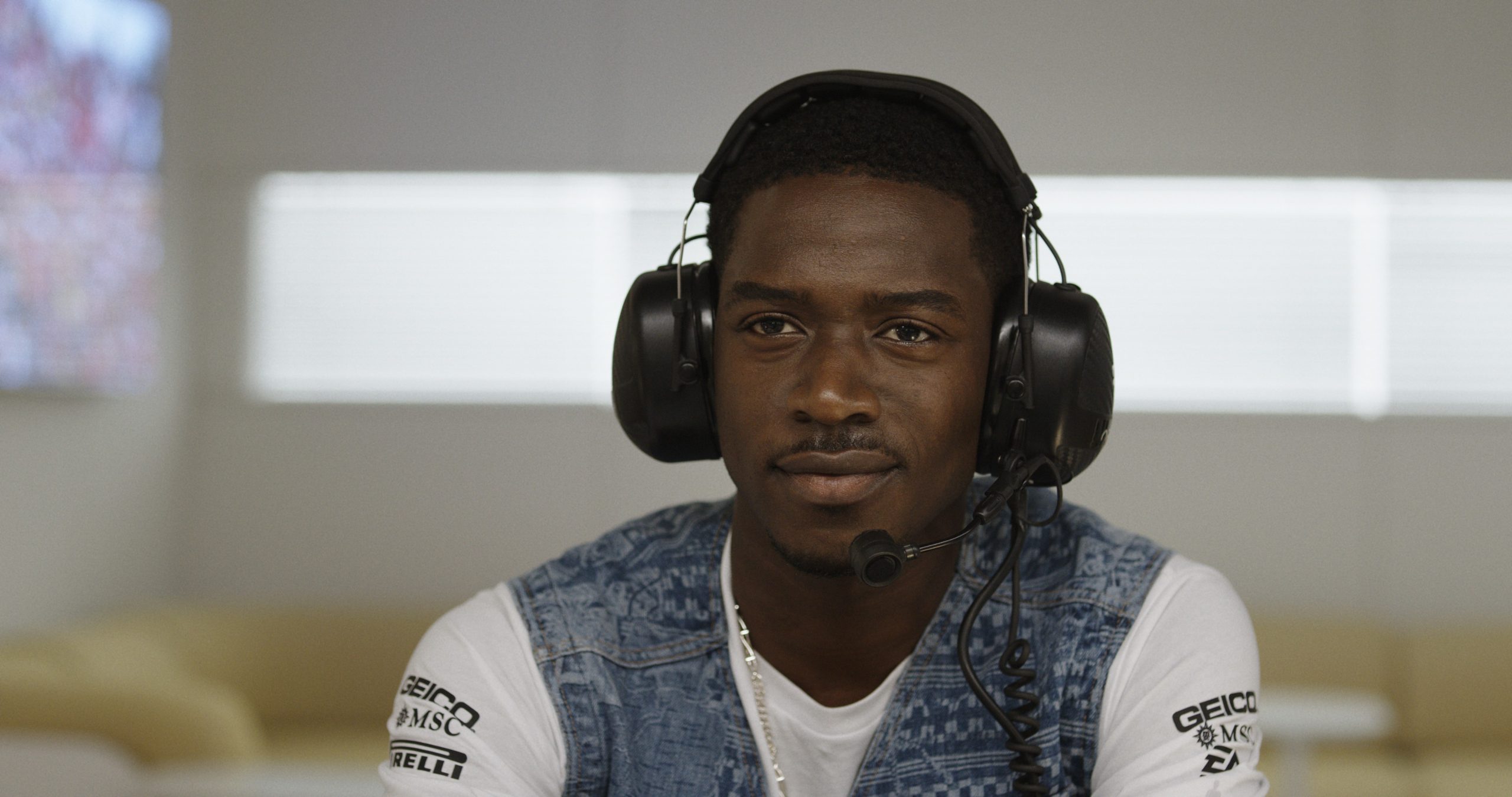 Είδαμε το F1- Όταν το σινεμά πατάει γκάζι με Brad Pitt & Javier Bardem, αφήνεις πίσω το προβλέψιμο story 4