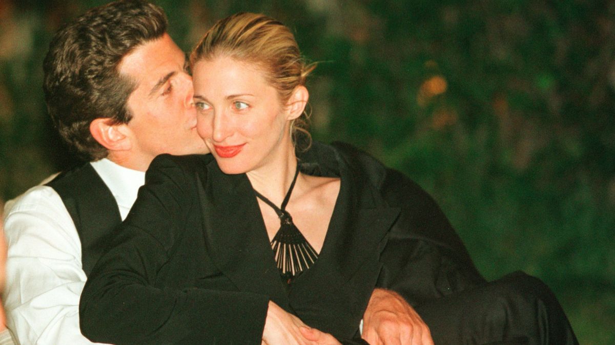 Μπορεί το Hollywood να αποδώσει την ουσία της Carolyn Bessette-Kennedy; 1