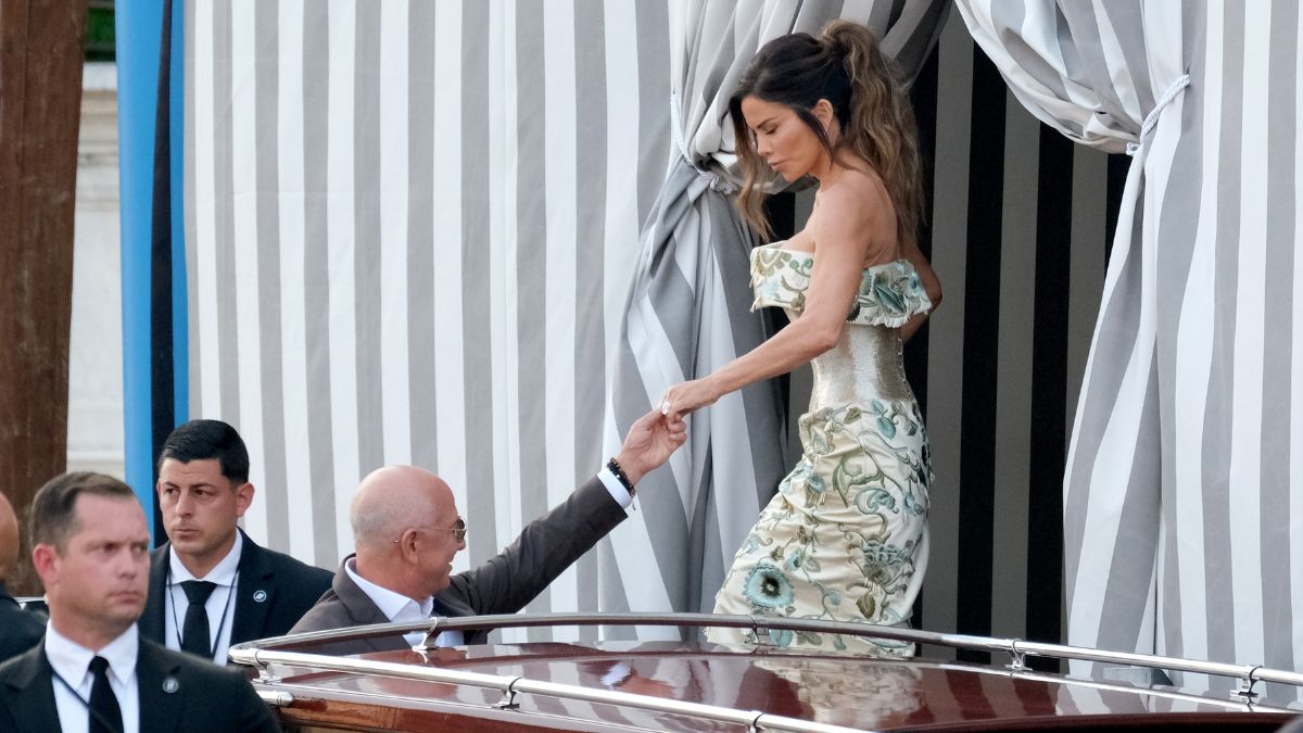 Η Lauren Sánchez έλαμψε στο δείπνο καλωσορίσματος με ένα εντυπωσιακό φόρεμα υψηλής ραπτικής 1