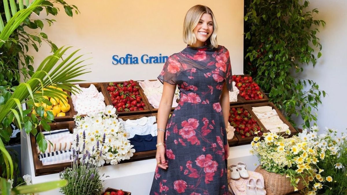 Sofia Richie: Το floral φόρεμα της είναι τέλειο για γάμο 1