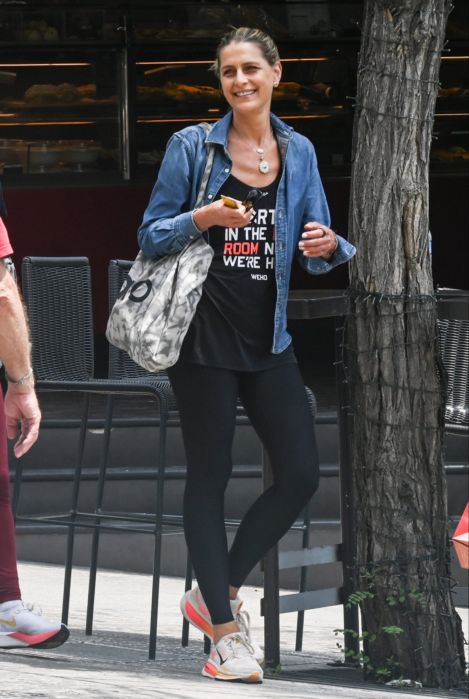 Η Τατιάνα Μπλάτνικ σε χαλαρή βόλτα στην Αθήνα 2