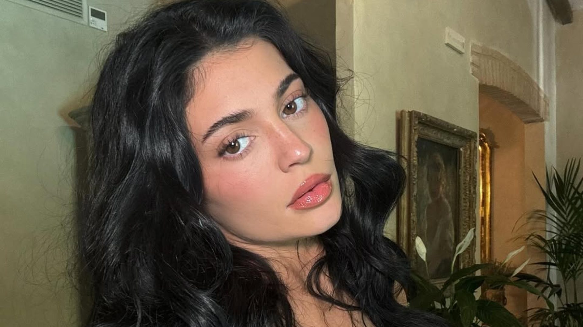 Η Kylie Jenner απογείωσε τα polka-dot νύχια της και θέλουμε να αντιγράψουμε το mani της 1