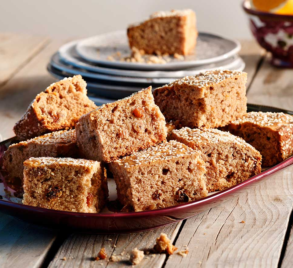 Αφράτη φανουρόπιτα από την Αργυρώ Μπαρμπαρίγου – Εύκολη και πεντανόστιμη 2