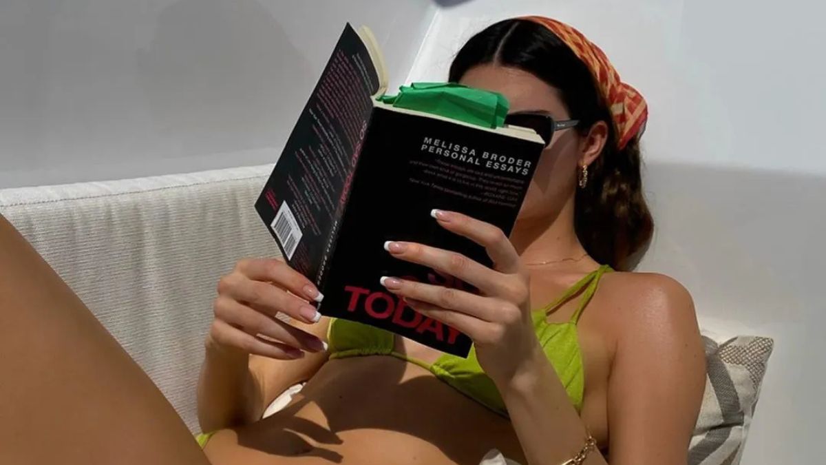 4 βιβλία που θα σας κρατήσουν την καλύτερη συντροφιά στην ξαπλώστρα 1