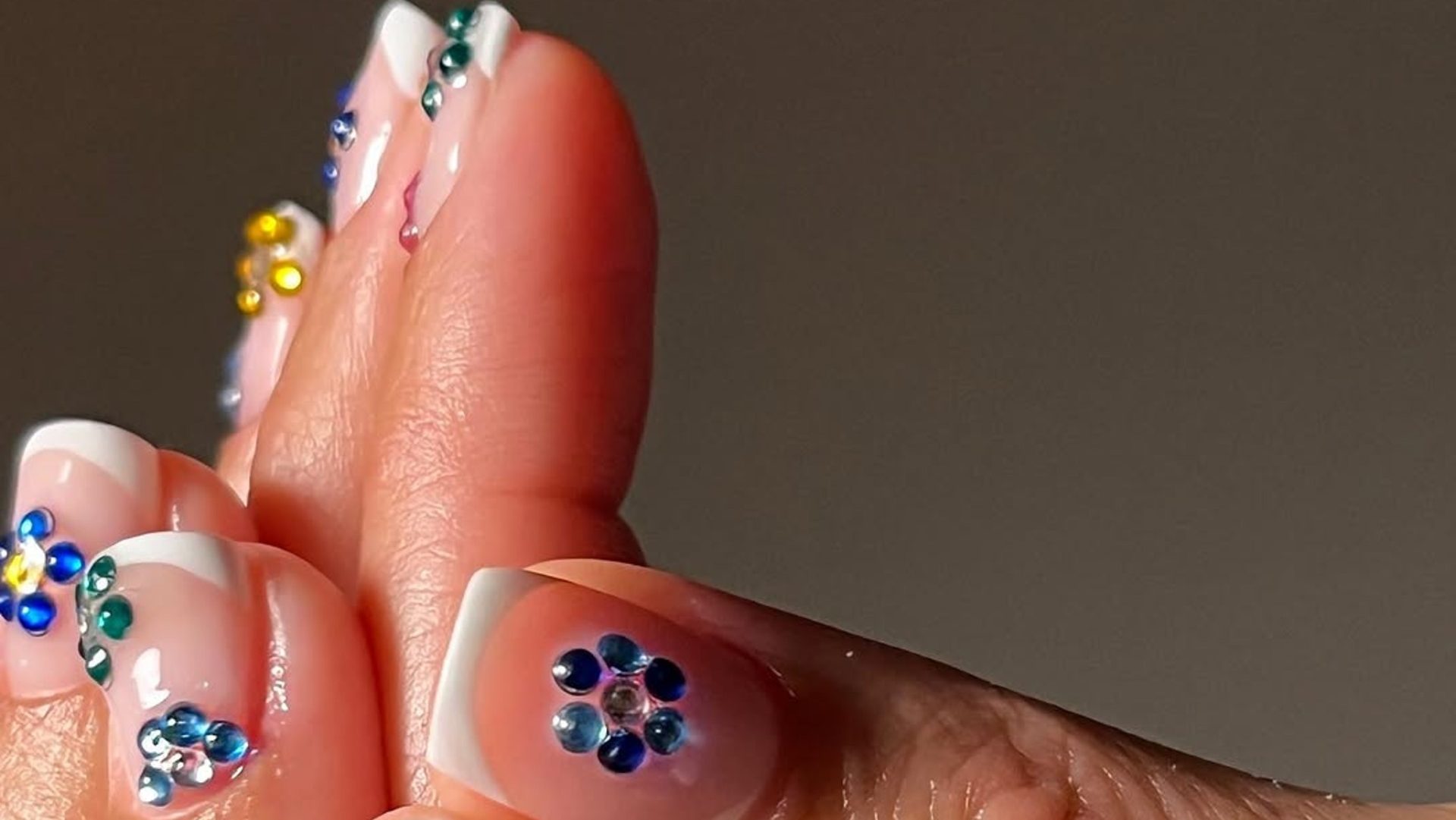 Η τάση από τα ’90s που έκανε comeback κι έγινε nail trend 1