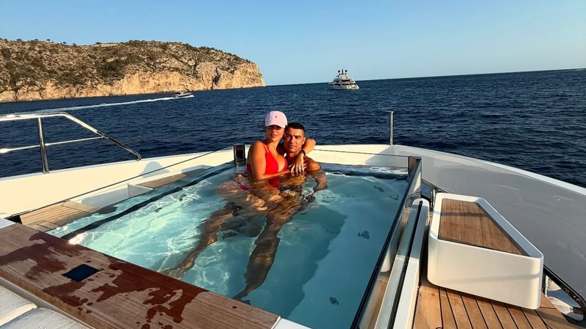 Μάθαμε την αξία του δαχτυλιδιού που έδωσε ο Cristiano Ronaldo στη Georgina 1