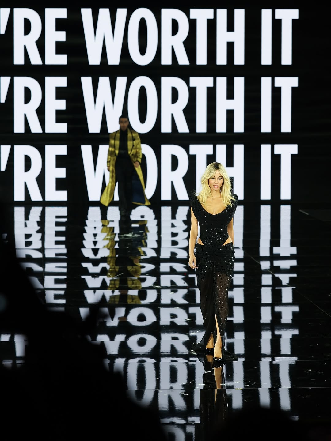 Το εκθαμβωτικό beauty moment της Δούκισσας Νομικού στην πασαρέλα της L’Oréal Paris στο Παρίσι 3