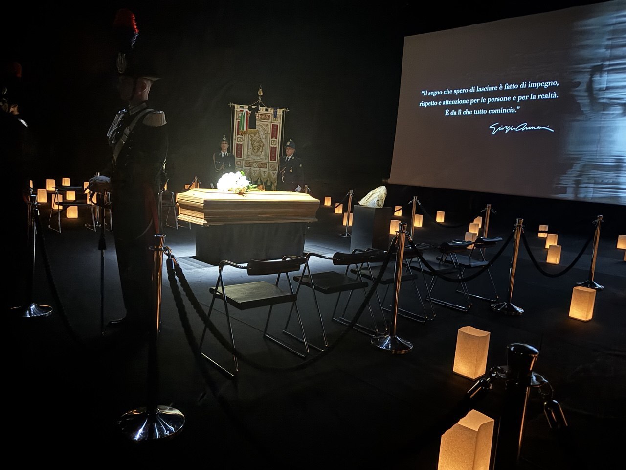 Giorgio Armani: Η κηδεία, το λαϊκό προσκύνημα και η παγκόσμια θλίψη για τον «βασιλιά» της μόδας 1