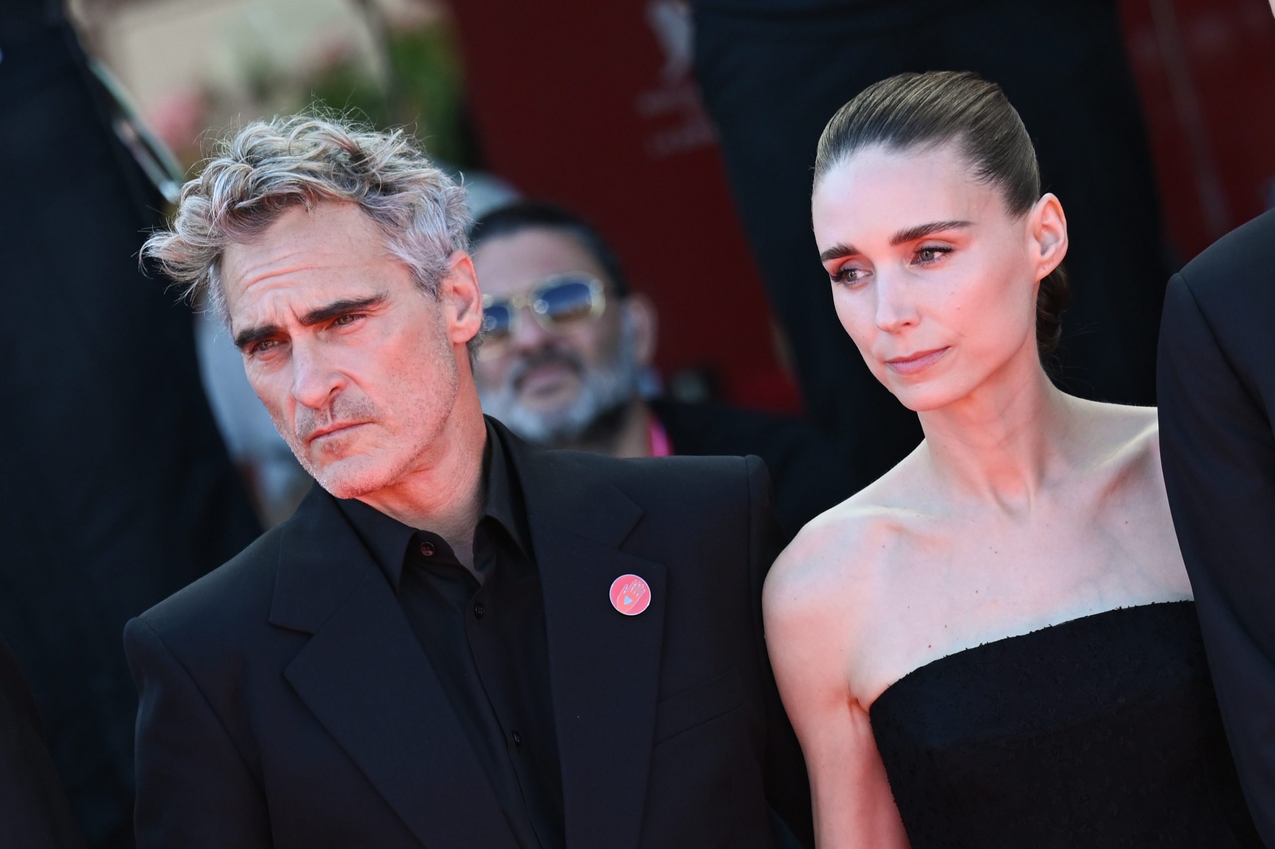 Joaquin Phoenix & Rooney Mara: Η συγκινητική εμφάνιση στο Φεστιβάλ Βενετίας 2025 για την Παλαιστίνη 1