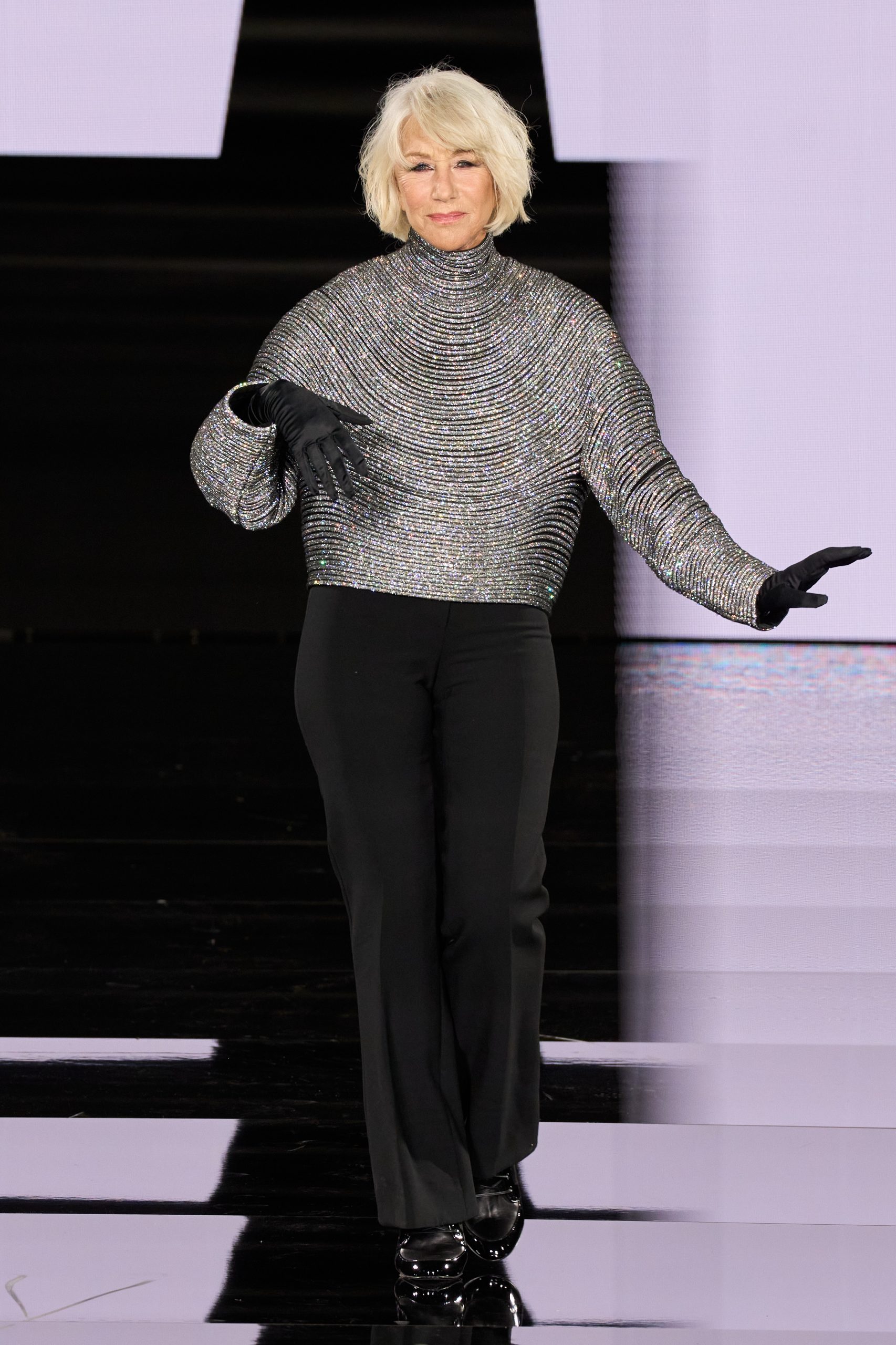 Jane Fonda και Helen Mirren έκλεψαν την παράσταση στο ντεφιλέ της L’Oreal Paris 3