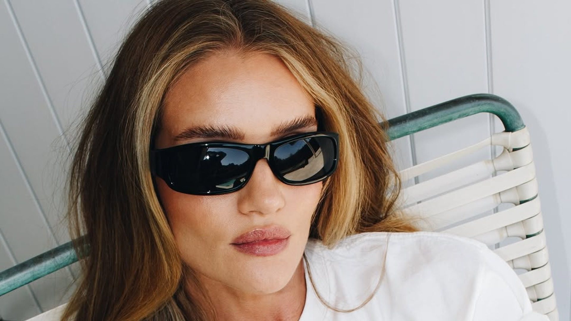 4 pro tips για να αναζωογονήσετε τα ταλαιπωρημένα μαλλιά σας από το καλοκαίρι 1