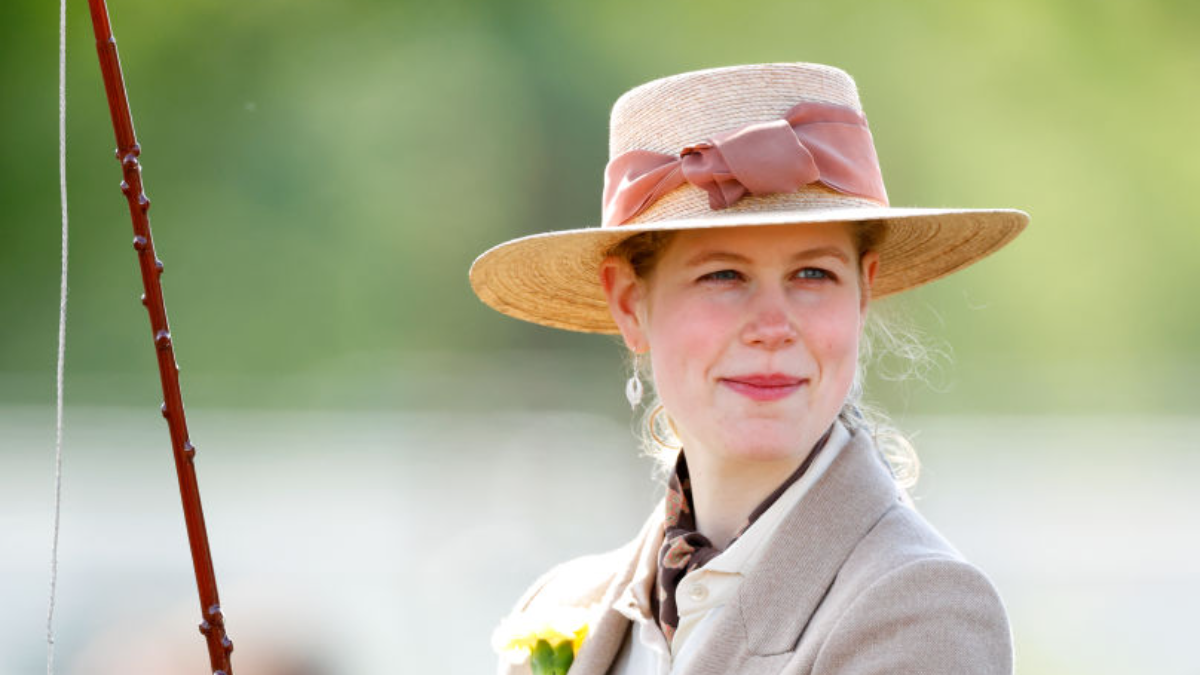 Η Λαίδη Louise Windsor με τον φημολογούμενο σύντροφό της στους αγώνες άμαξας 1