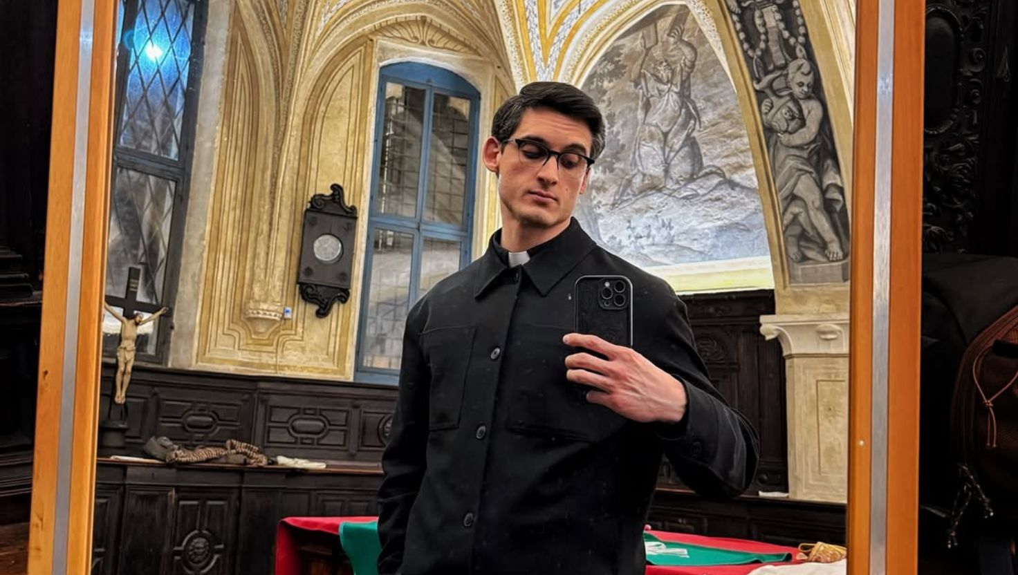 Alberto Ravagnani: Ο 32χρονος «σέξι ιερέας» που προκάλεσε σάλο στην Ιταλία με διαφήμιση συμπληρωμάτων 1