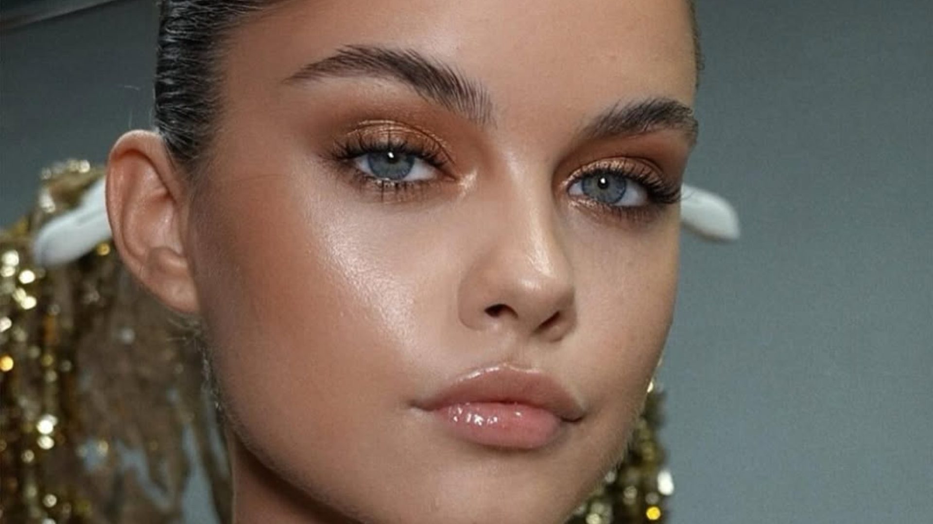 5 λόγοι που «σπάει» το μακιγιάζ σας μετά από ώρες 1