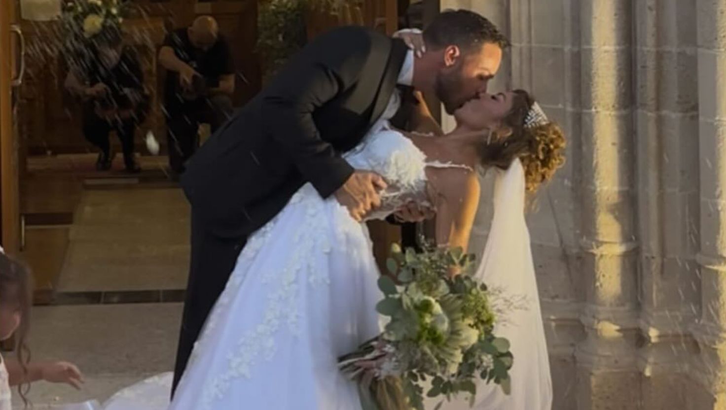 Στέφανος Μιχαήλ & Νάταλι Κάτερ: Το παθιασμένο πρώτο φιλί και ο χορός που «έκλεψε» τις εντυπώσεις στον γάμο τους 1