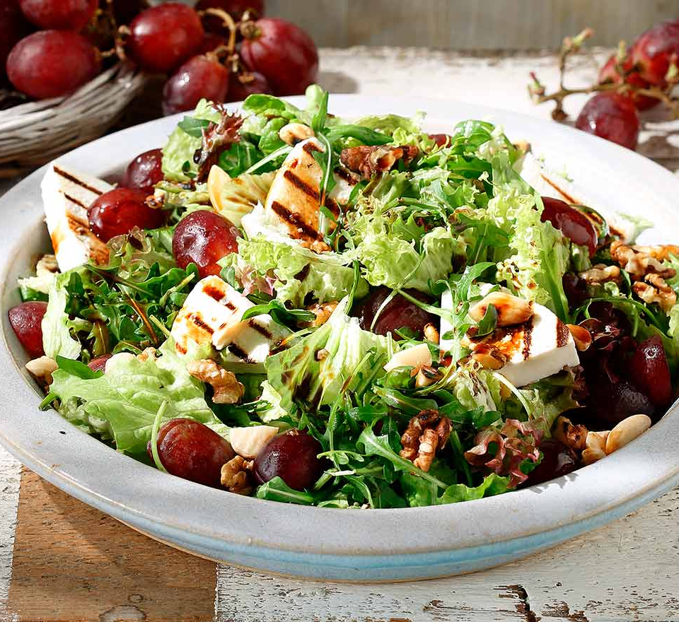 Φθινοπωρινή σαλάτα με κόκκινο σταφύλι από την Αργυρώ Μπαρμπαρίγου 1