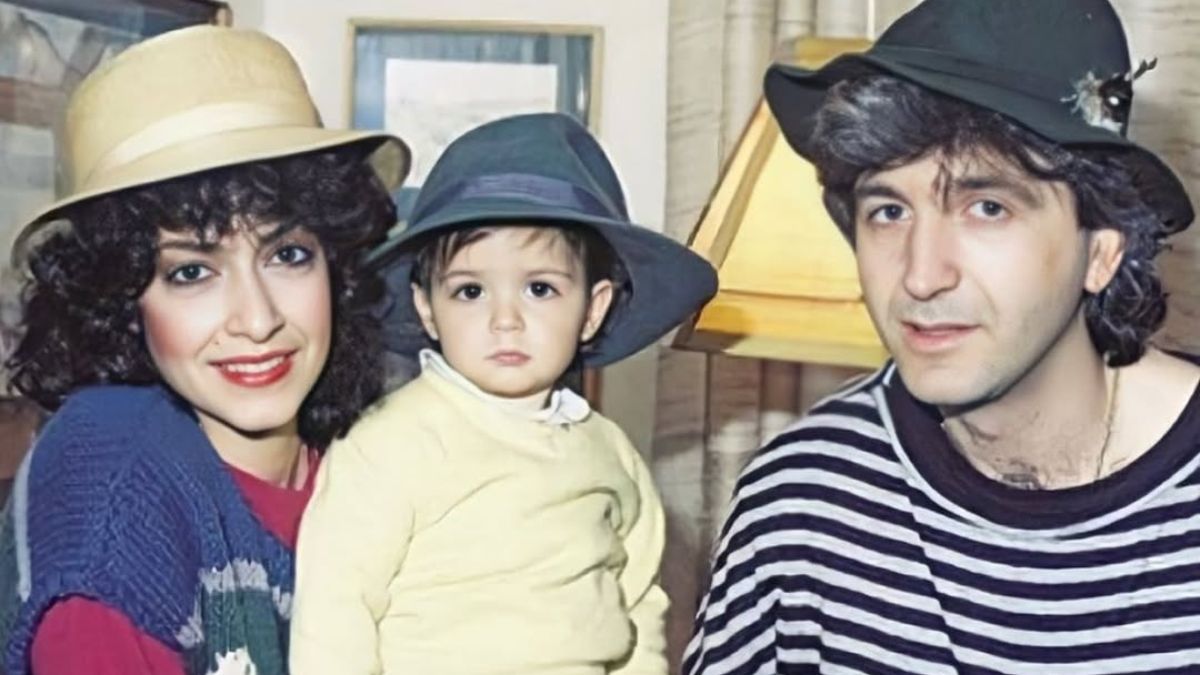 Οικογενειακή υπόθεση: Η Άννα Βίσση και ο Νίκος Καρβέλας με την κόρη τους, Σοφία το 1984 1