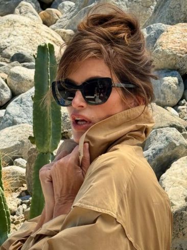 O Δημήτρης Γιαννέτος χάρισε στη Cindy Crawford το τέλειο updo χτένισμα 2