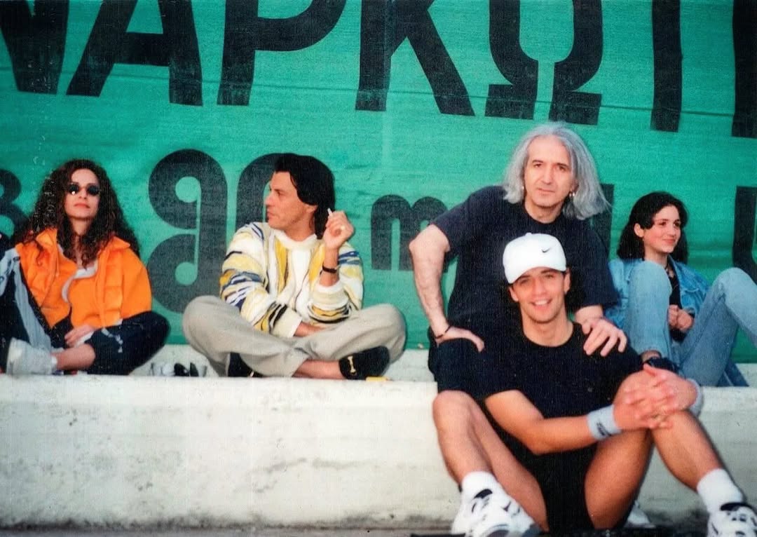 Η throwback ανάρτηση του Ηλία Ψινάκη – Α. Βίσση, Ν. Καρβέλας, Σ. Ρουβάς και Σ. Καρβέλα στα 90s 1